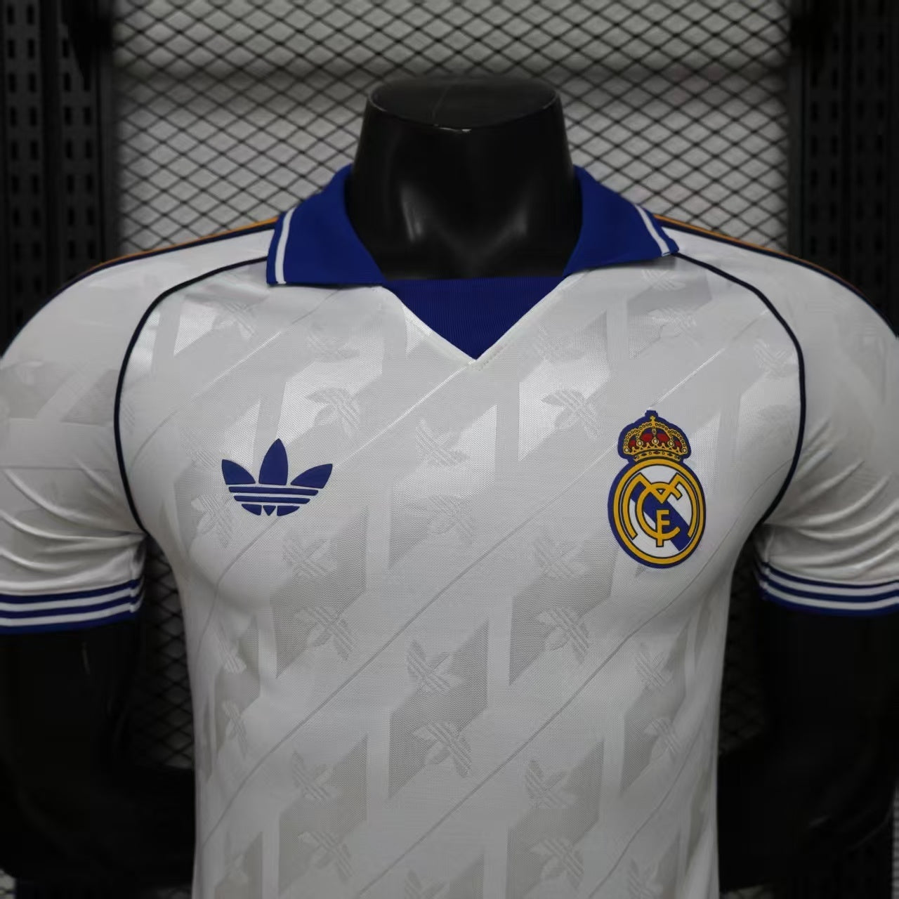 Real Madrid Edizione Retro 2026/2027