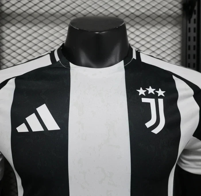 Divisa casa Juventus 2024/2025