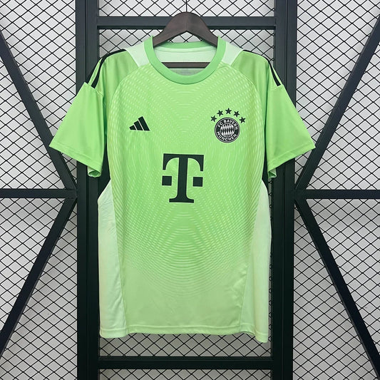Kit da portiere verde del Bayern Monaco 2025/2026