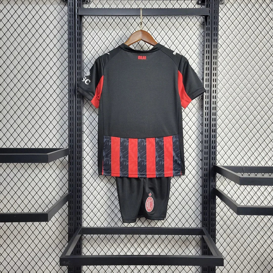 Completo da casa AC Milan 2025/2026 taglia bambino