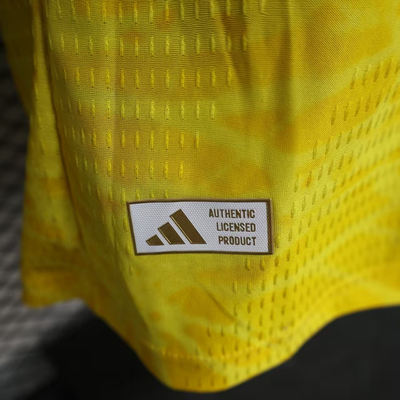 Maillot domicile de la Colombie pour la Coupe du Monde 2026, manches longues, version joueur