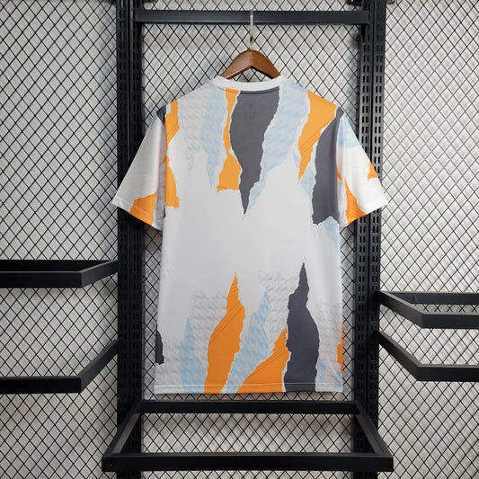 Maillot d'avant-match du Real Madrid 2024/2025