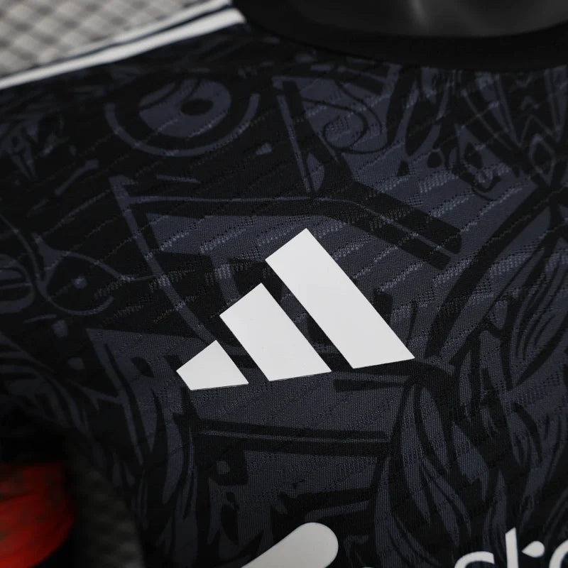 Maillot en édition limitée "Inferno Wyrm" de Liverpool