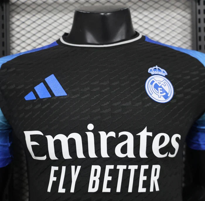 Maglia in edizione limitata "Nocturne Strike" del Real Madrid