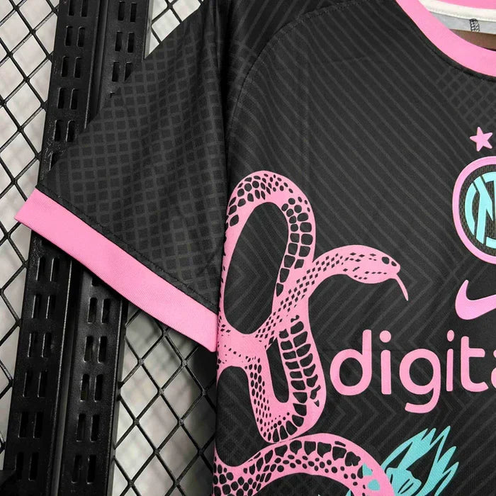 Maglia limitata Inter Milano "Serpente Rosa"