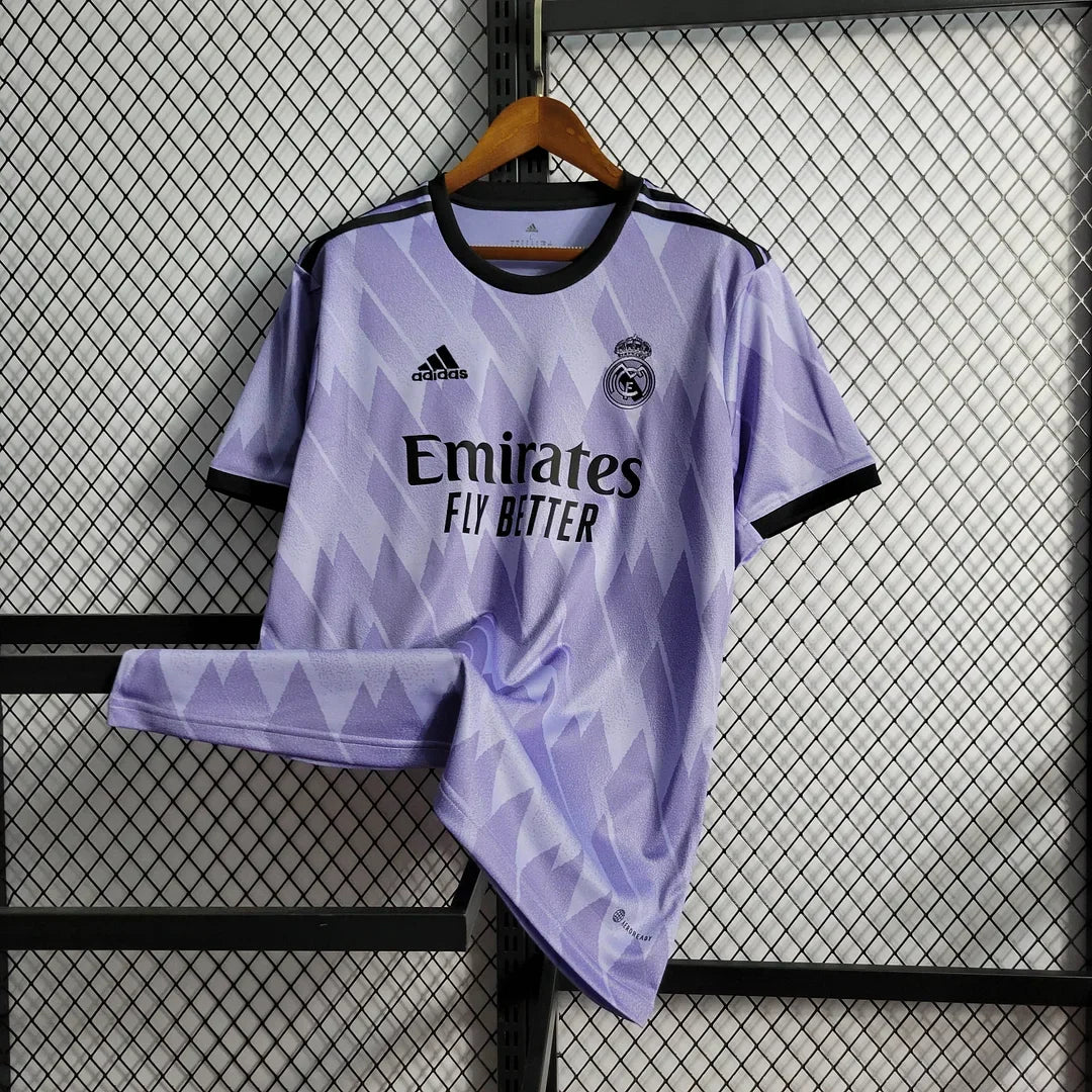 Divisa da trasferta del Real Madrid 2022/2023