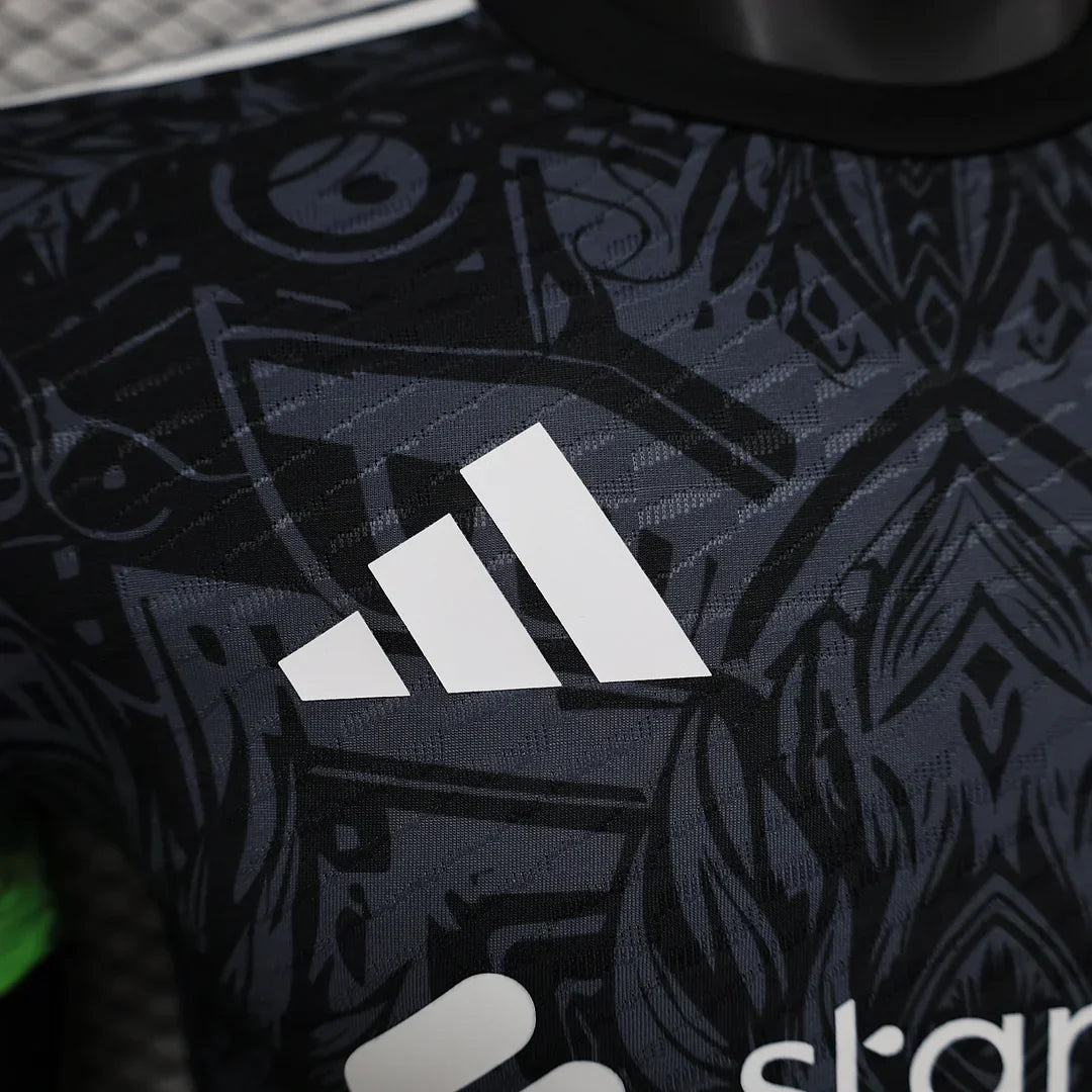 Maillot en édition limitée Liverpool "Night Predator"