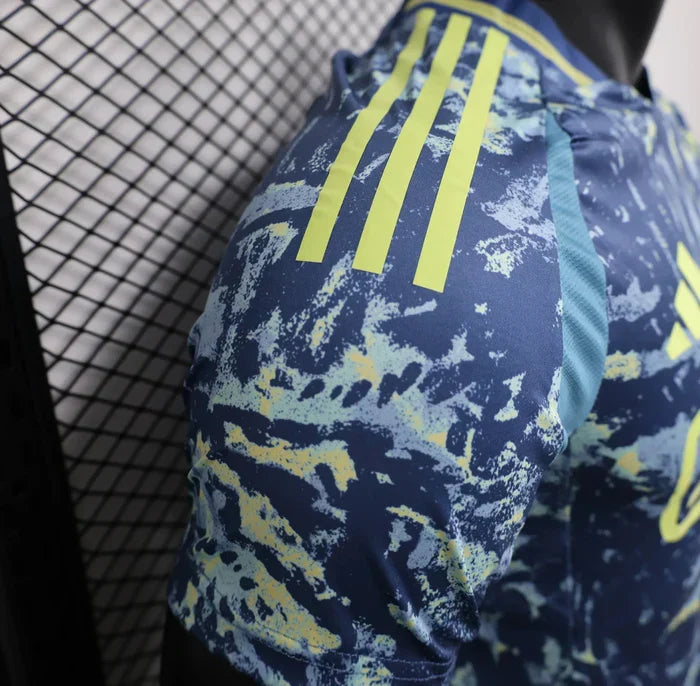 Kit da trasferta dell'Ajax 2024/2025