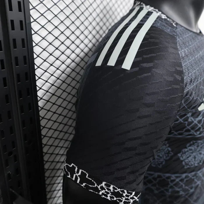 Maglia in edizione limitata "Mosaic Heritage" nera del Real Madrid