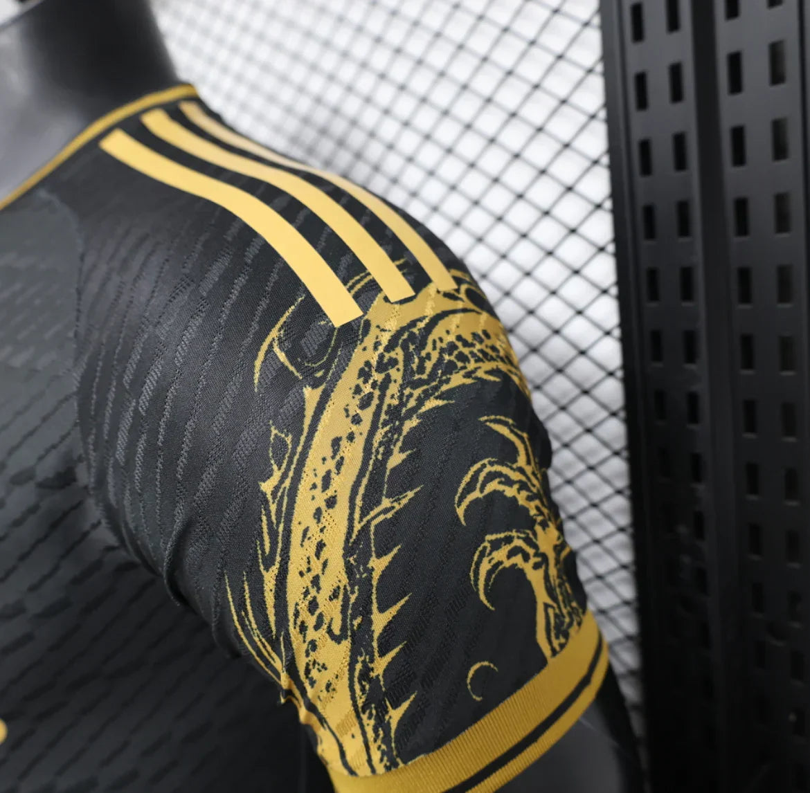 Maillot en édition limitée du Real Madrid "Dragon Galactico"
