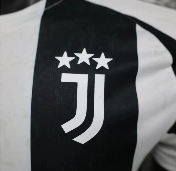 Divisa casa Juventus 2024/2025