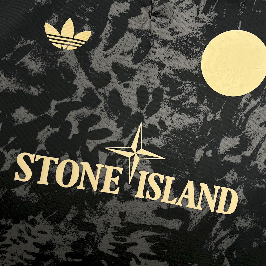 Maillot Ajax X Stone Island en édition limitée