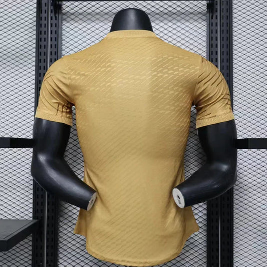 Maillot Édition Limitée "Tourbillon Doré" du Real Madrid