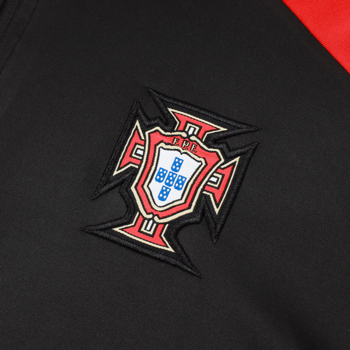 Survêtement noir et rouge du Portugal