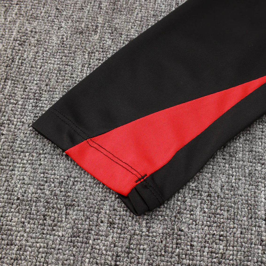 Survêtement noir et rouge du Portugal