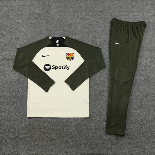 Survêtement vert militaire et blanc de Barcelone