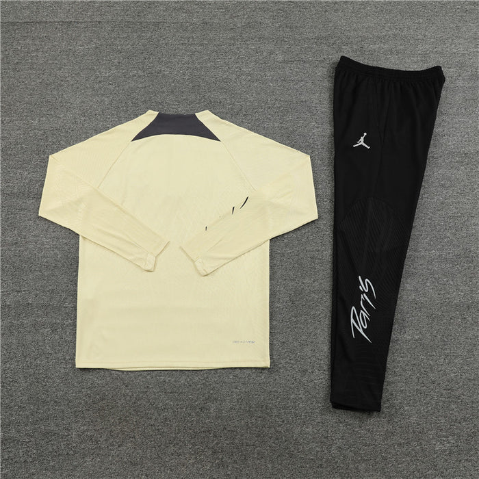 Survêtement noir et beige PSG