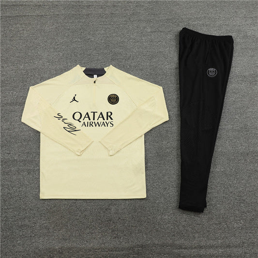 Survêtement noir et beige PSG