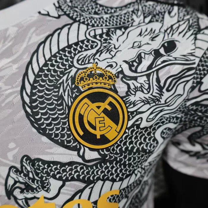 Maglia in edizione limitata "Golden Serpent" del Real Madrid