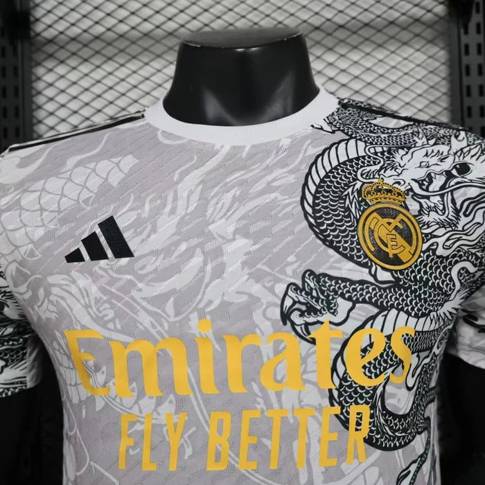 Maglia in edizione limitata "Golden Serpent" del Real Madrid