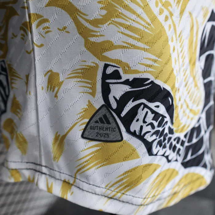 Maglia in edizione limitata Real Madrid "Bestia d'oro"