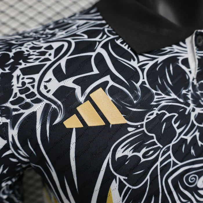 Maglia in edizione limitata Real Madrid "Bestia d'oro"