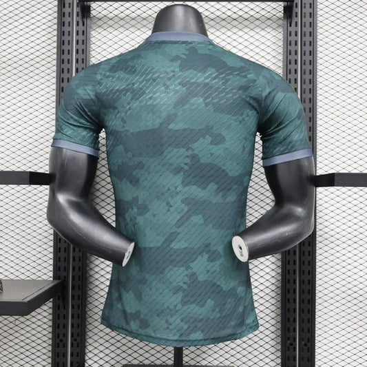 Maillot en édition limitée "Emerald Shadow" du Real Madrid
