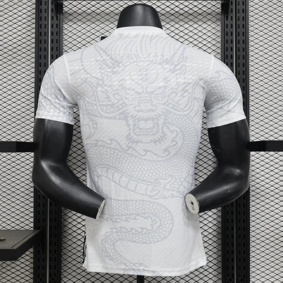 Maglia in edizione limitata "Serpente Bianco" del Real Madrid