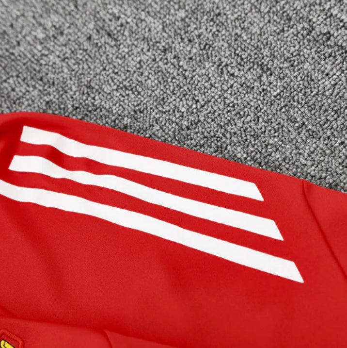 Survêtement rouge Manchester United 2025/2026