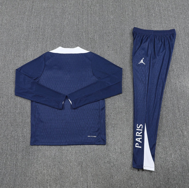 Tuta blu e bianca del PSG 2025/2026