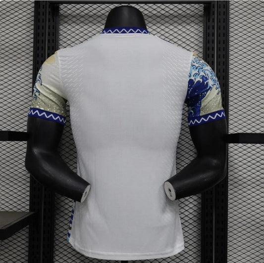 Giappone, maglia in edizione limitata "Onda di Hokusai"