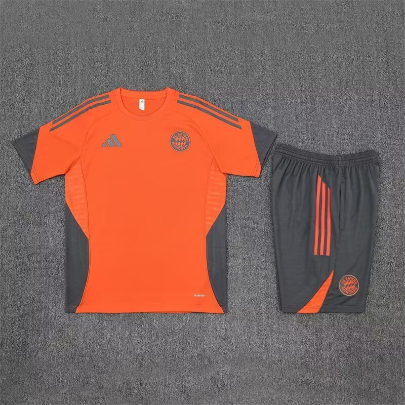 Completo da allenamento Bayern Monaco 2025/2026