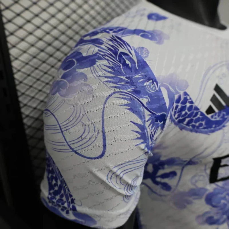 Maglia in edizione limitata "Snowbound Veil" del Real Madrid