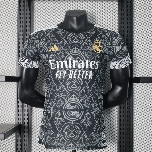 Maglia Real Madrid in edizione limitata "Maestà Reale"
