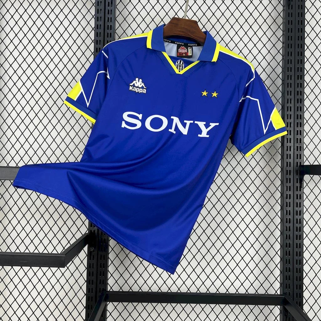 Maglia da trasferta della Juventus del 1996-1997 in stile retrò