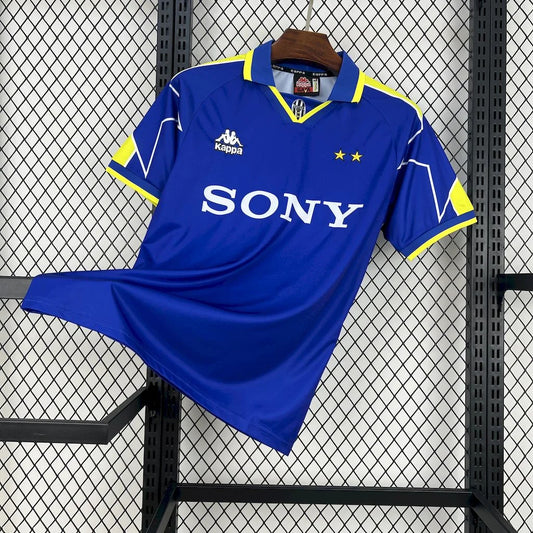 Maglia da trasferta della Juventus del 1996-1997 in stile retrò