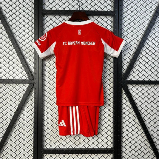 Divisa Casa Bayern Monaco 2025/2026 per Bambini