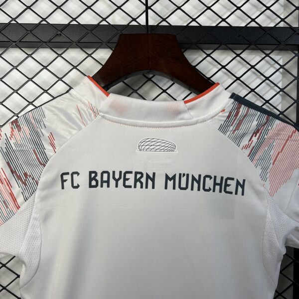 Maillot extérieur Bayern Munich 2025/2026 taille enfant
