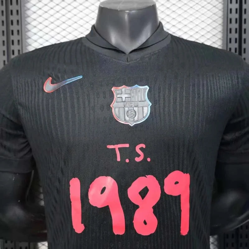 Maillot édition limitée Barcelone 2024/2025 Extérieur X Taylor Swift 1989