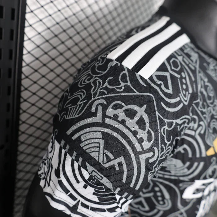 Maglia Real Madrid in edizione limitata "Maestà Reale"