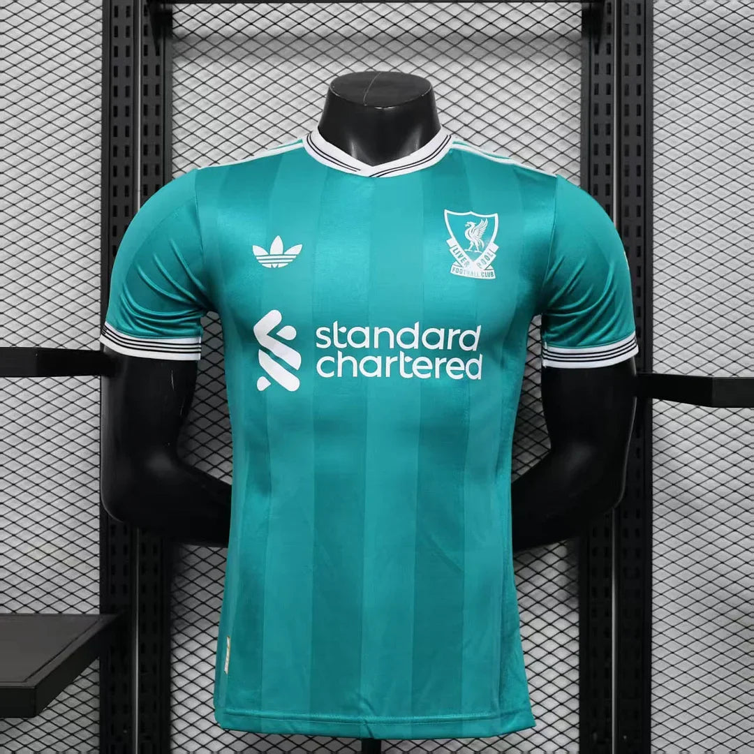 Divisa da trasferta terza del Liverpool 2025/2026