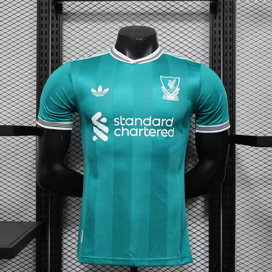 Divisa da trasferta terza del Liverpool 2025/2026