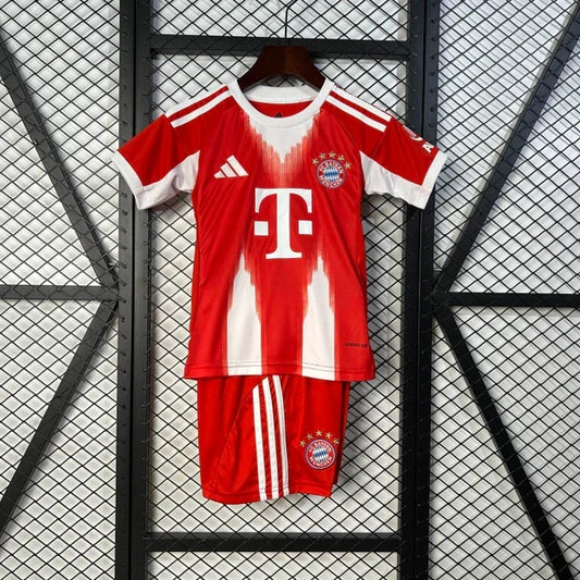Divisa Casa Bayern Monaco 2025/2026 per Bambini