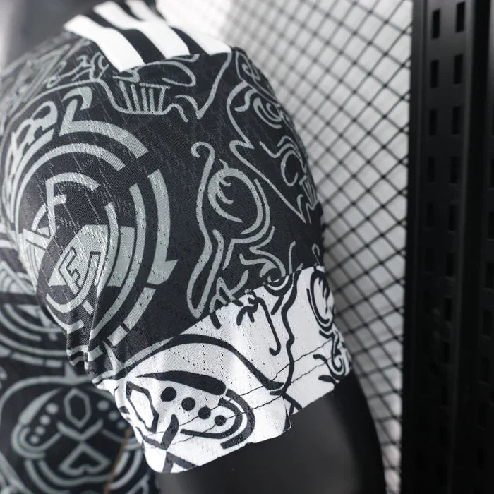 Maglia Real Madrid in edizione limitata "Maestà Reale"