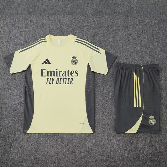 Ensemble d'entraînement du Real Madrid 2025/2026
