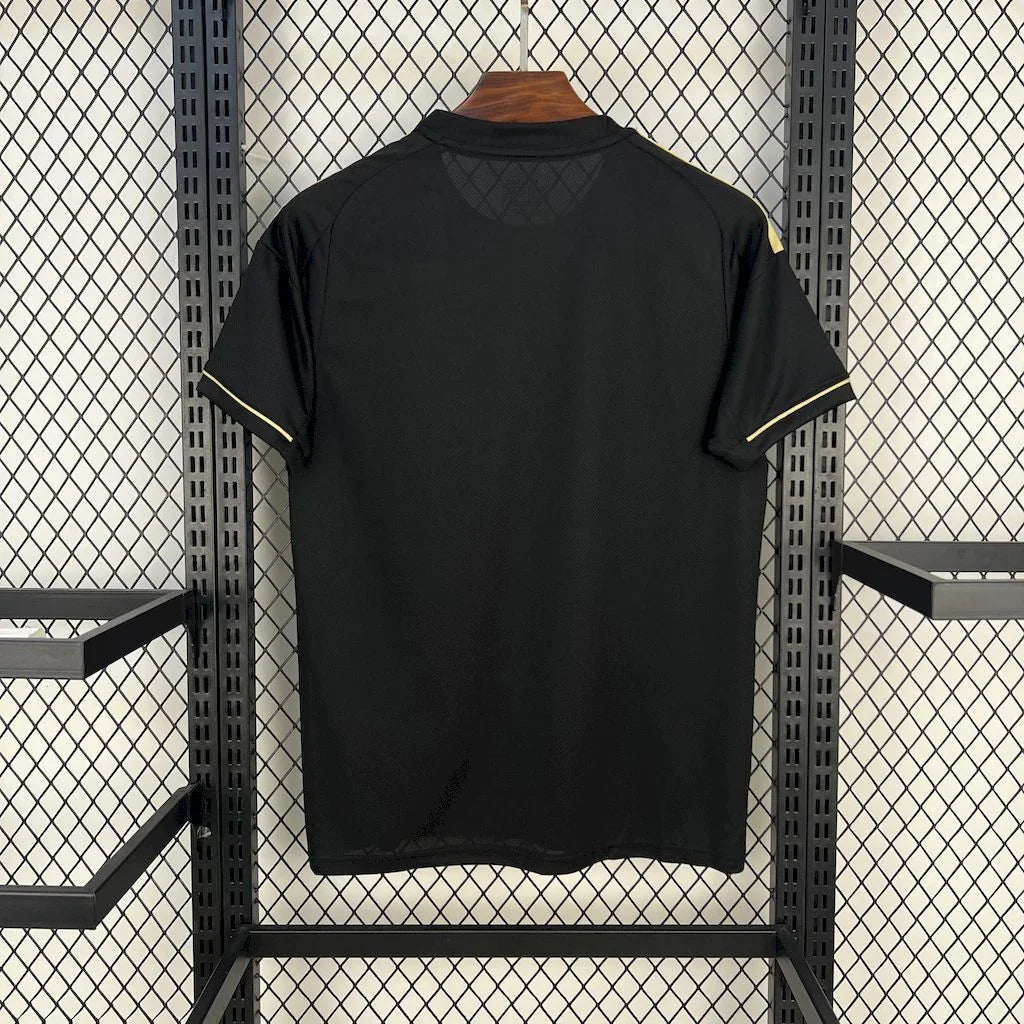 Maillot "Dark Majesty" en édition limitée de Liverpool