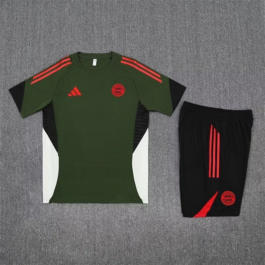 Completo da allenamento Bayern Monaco 2025/2026