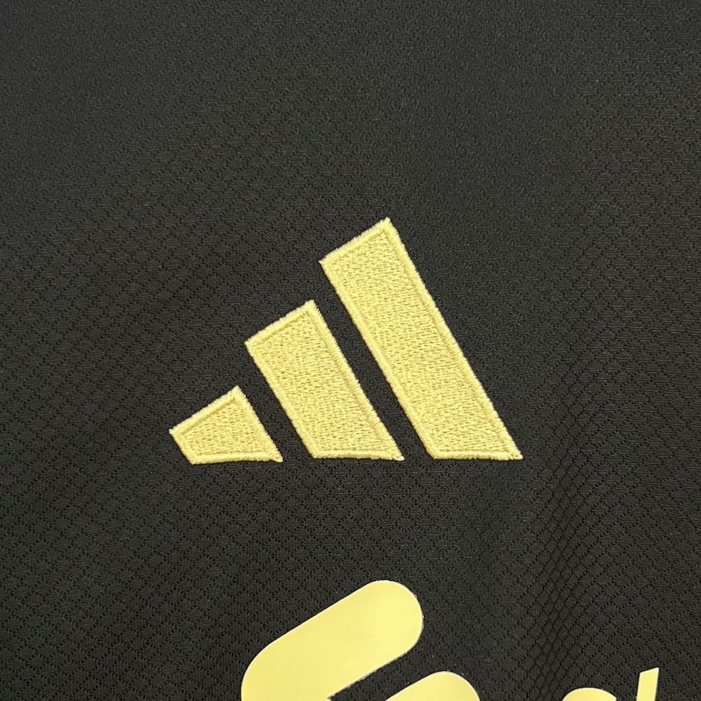 Maillot "Dark Majesty" en édition limitée de Liverpool