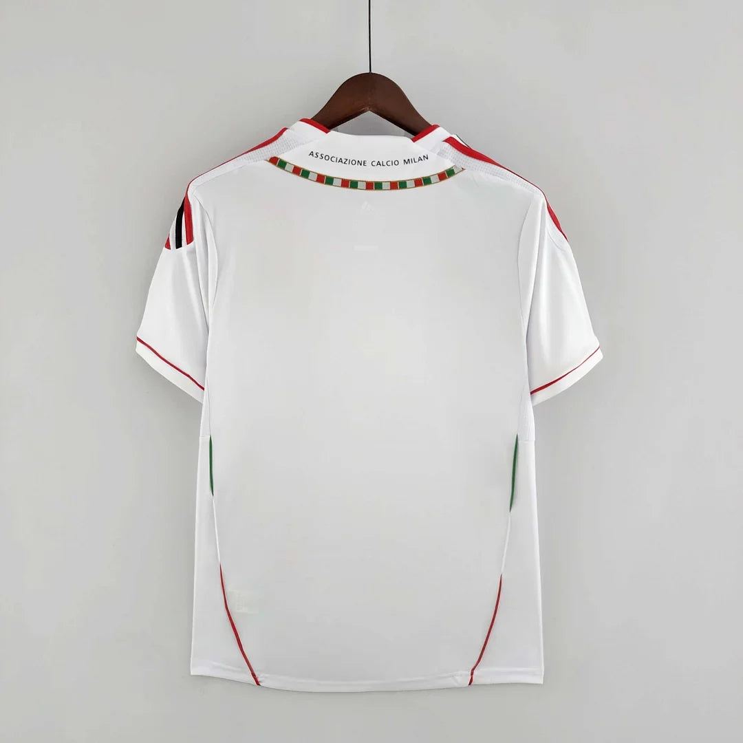 Maglia da trasferta del Milan 2011-2012 in versione retro