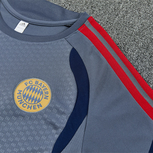 Ensemble gris Bayern Munich 2026/2027